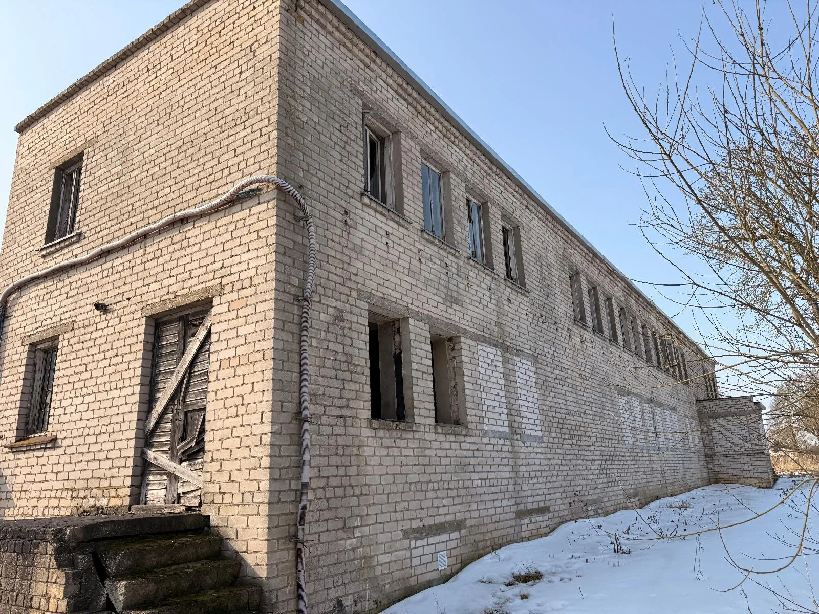 Parduodamas 1,5952 ha žemės sklypas su ūkio pastatais Aristavoje