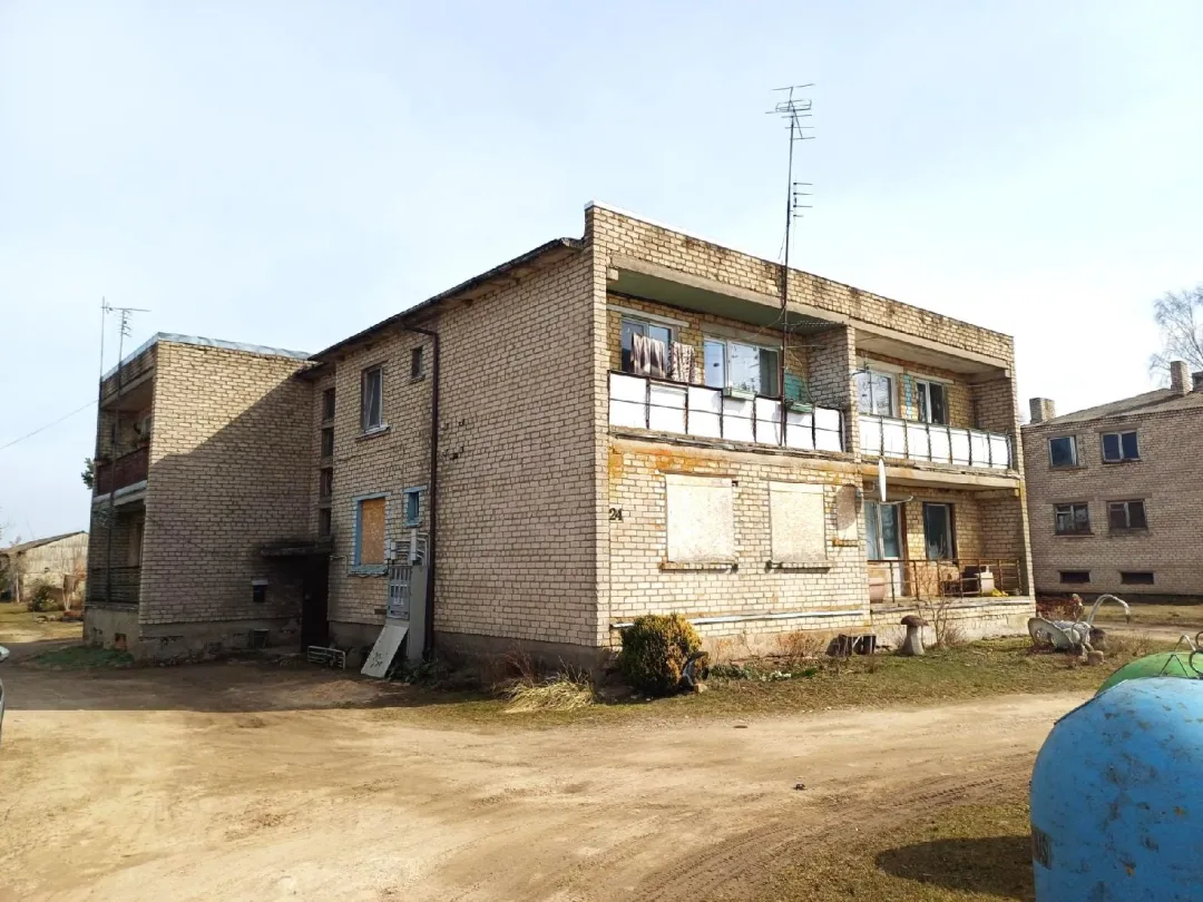 5/8 dalies 2 kambarių buto ir pagalbinių pastatų dalies pardavimas Minčaičiuose