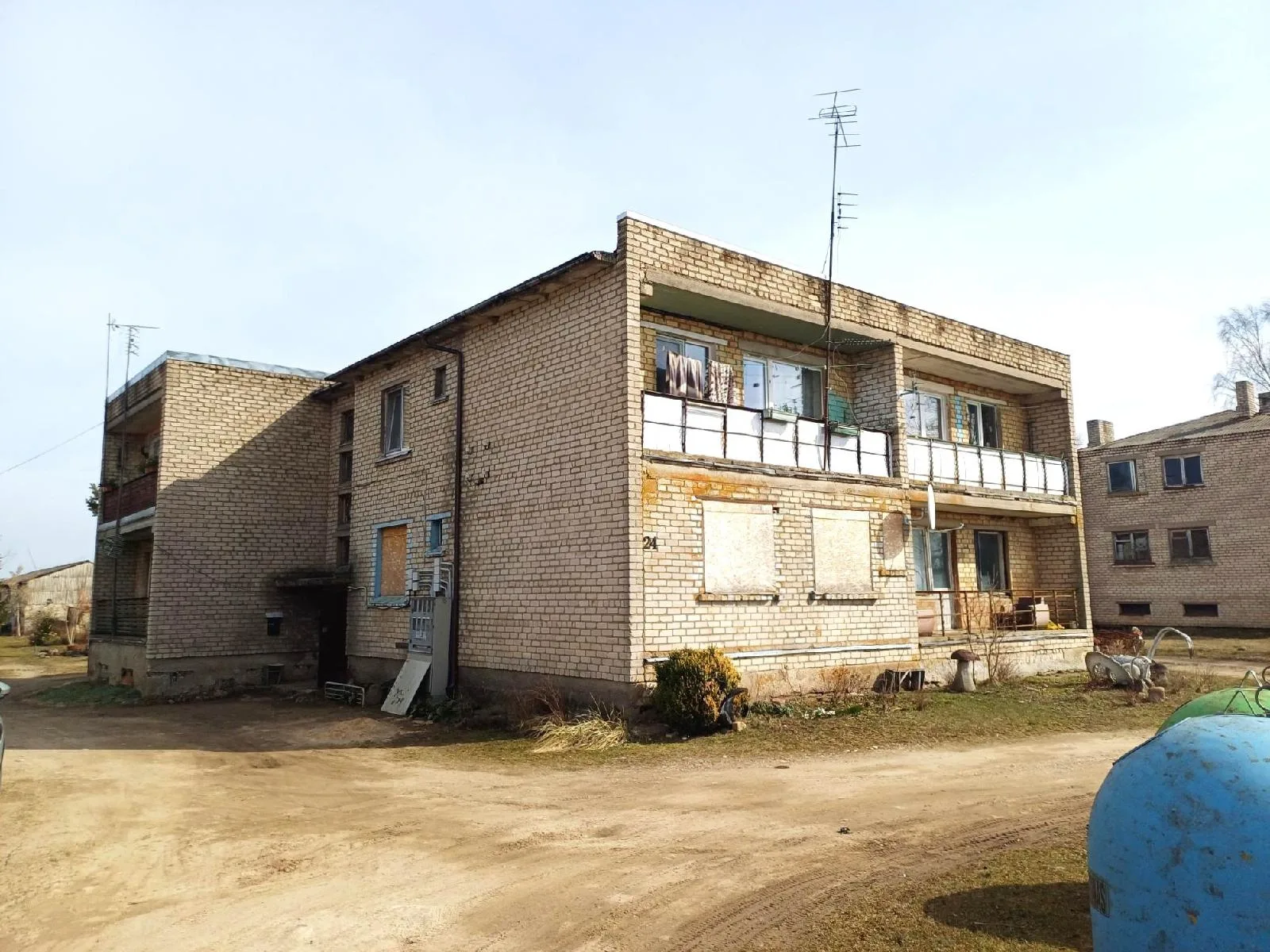 5/8 dalies 2 kambarių buto ir pagalbinių pastatų dalies pardavimas Minčaičiuose
