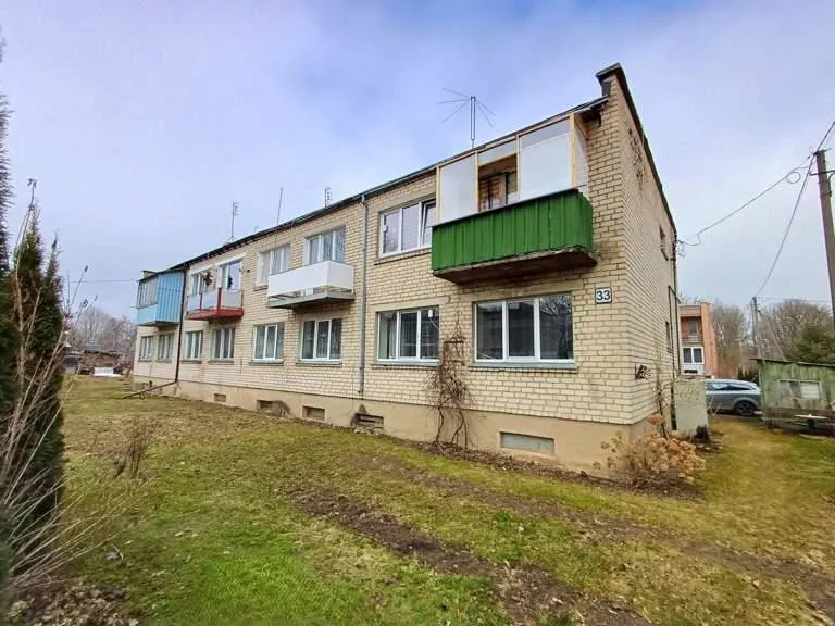 Parduodamas 2 kambarių butas su 1/8 ūkio pastato dalimi Polekėlės k.