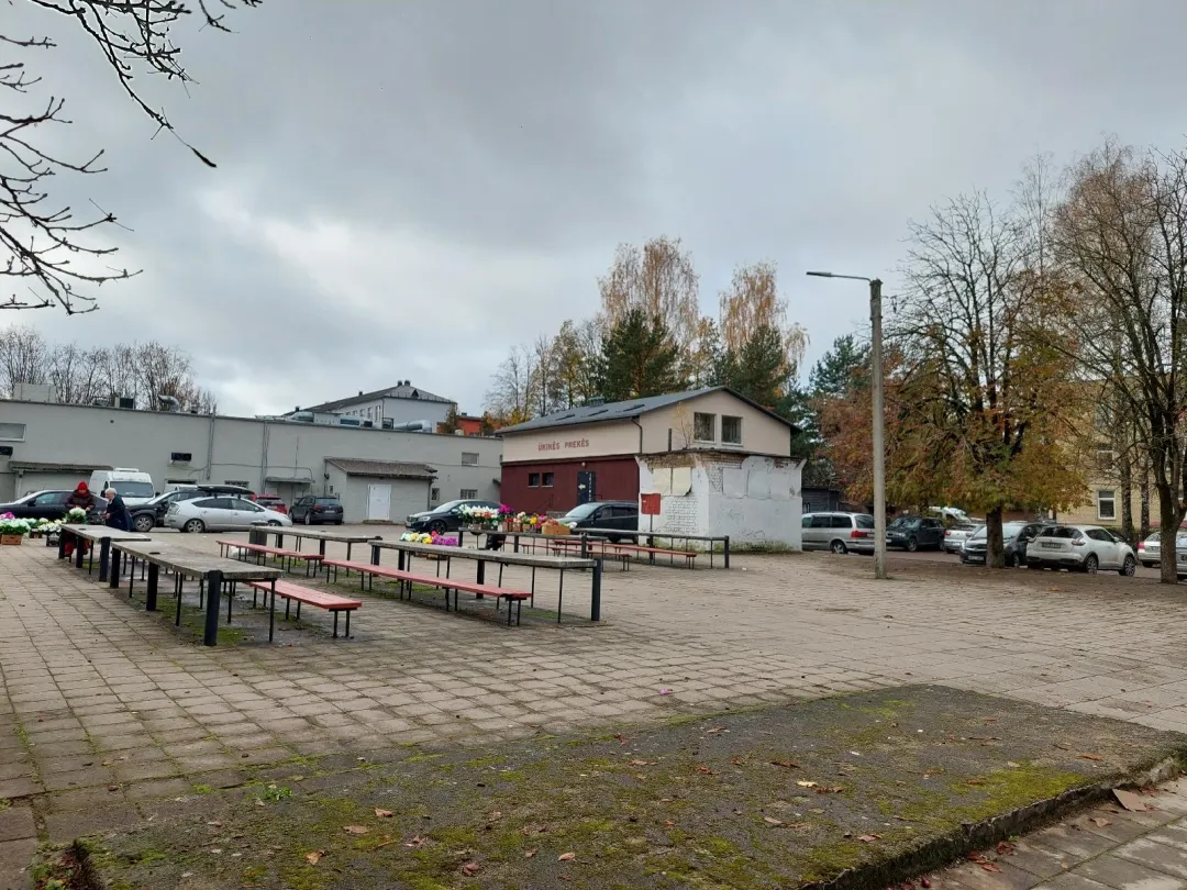 Nuomojamas 11,08 kv. m dujų reguliavimo punktas su 8 lauko prekybos stalais Grigiškėse