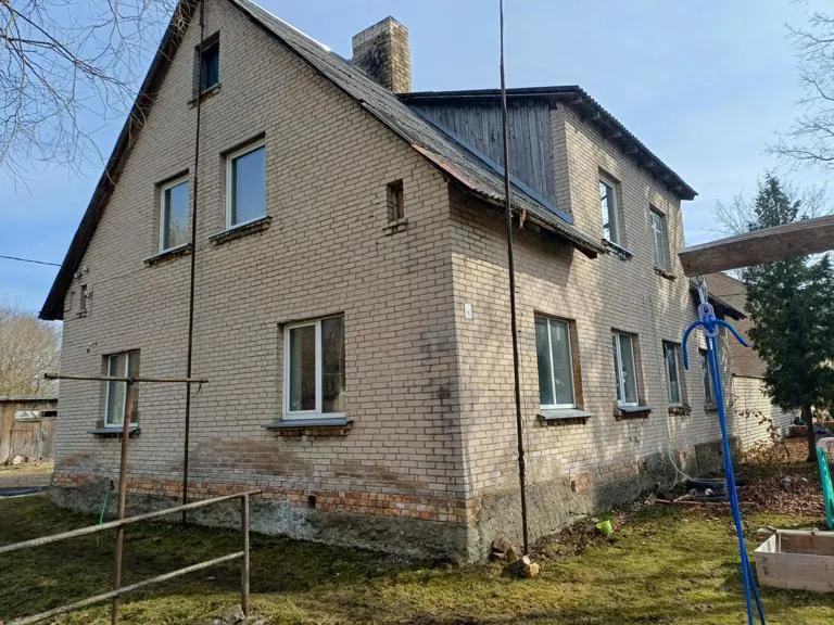 Parduodamas 2 kambarių butas su ūkiniais pastatais Gataučių k.