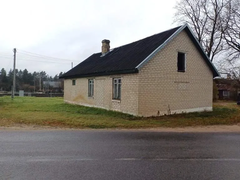 Parduodamas 7 a žemės sklypas su buitiniu pastatu Pabradėje, Strazdų g. 4