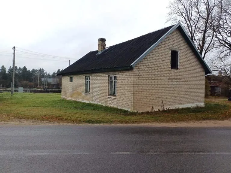Parduodamas 7 a žemės sklypas su buitiniu pastatu Pabradėje, Strazdų g. 4