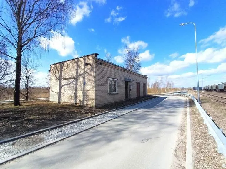 Parduodamos buitinės patalpos su žemės sklypu Radviliškyje, Skirjočių g. 1B