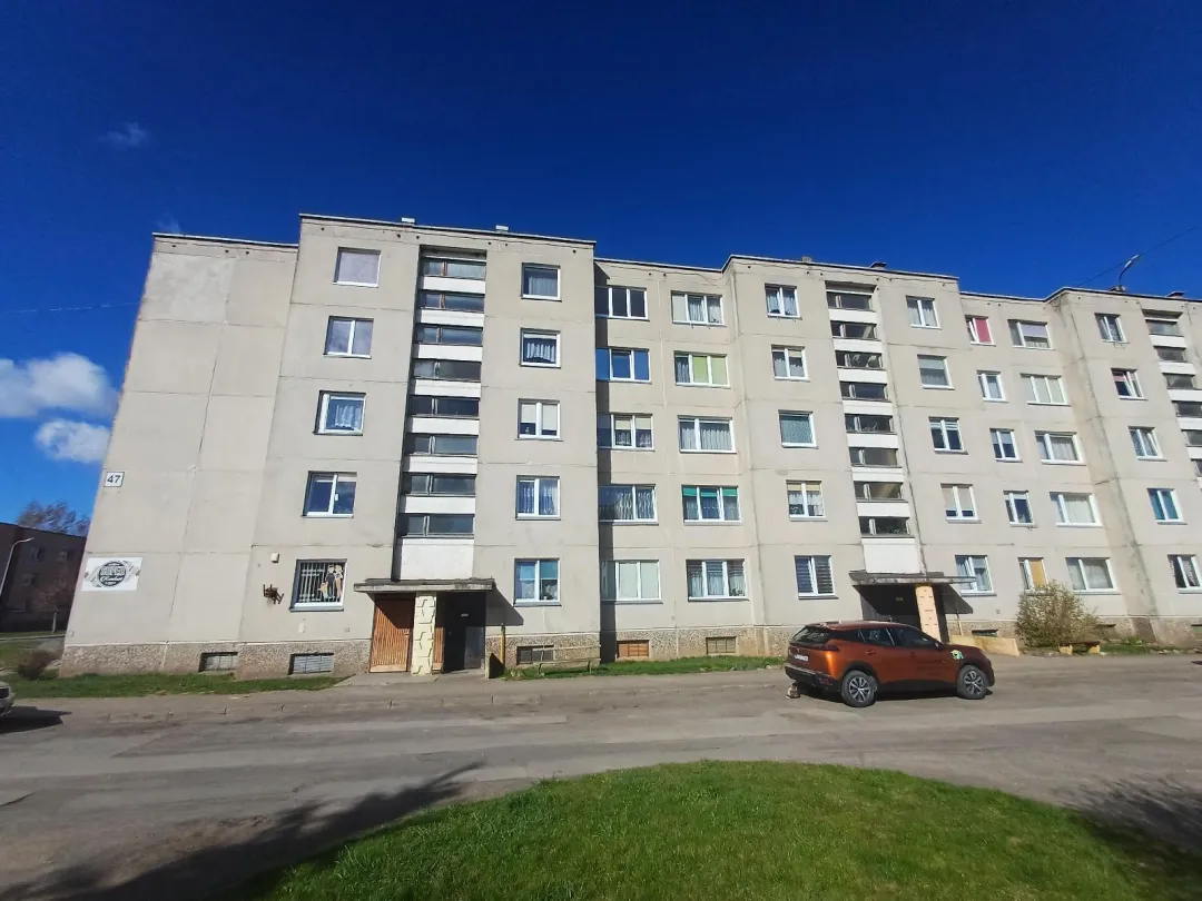 Parduodamas 2 kambarių butas su rūsiu Ventoje, Žemaičių g.