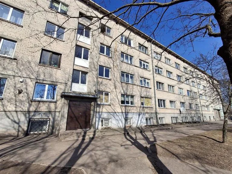 1/2 dalis 2 kambarių buto Šiauliuose, J. Basanavičiaus g.
