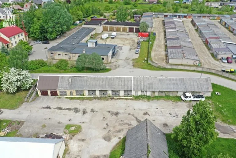 Parduodamas garažas su žemės sklypo dalimi Pakruojyje, Taikos g. 46