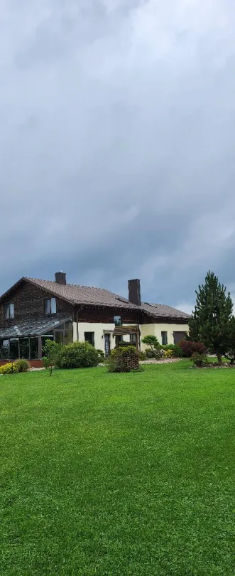 Gyvenamasis namas su 2,35 ha žemės sklypu ir nuotekų tinklais Bernotų k., Panevėžio r.