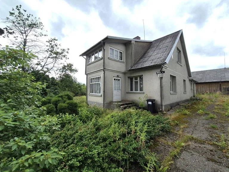 Gyvenamasis namas su ūkiniais pastatais ir 16,52 a sklypu Kuliuose, Beržų g. 20