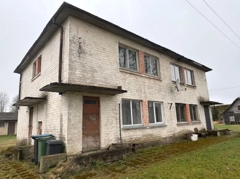 Parduodamas 2 kambarių 37,79 kv. m butas su ūkiniu pastatu Kazliškėlio k.