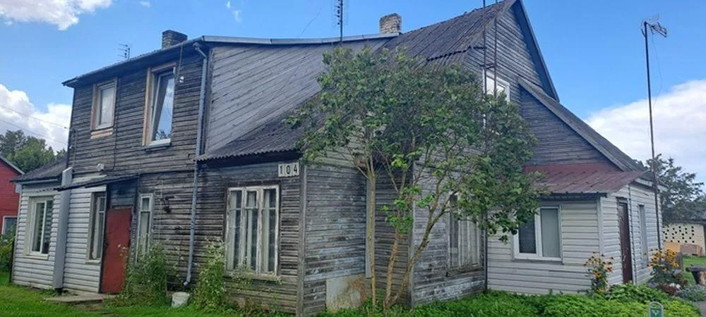 Parduodamas 1 kambario 19,4 kv. m butas su 6,14 kv. m ūkio patalpa Šakiuose