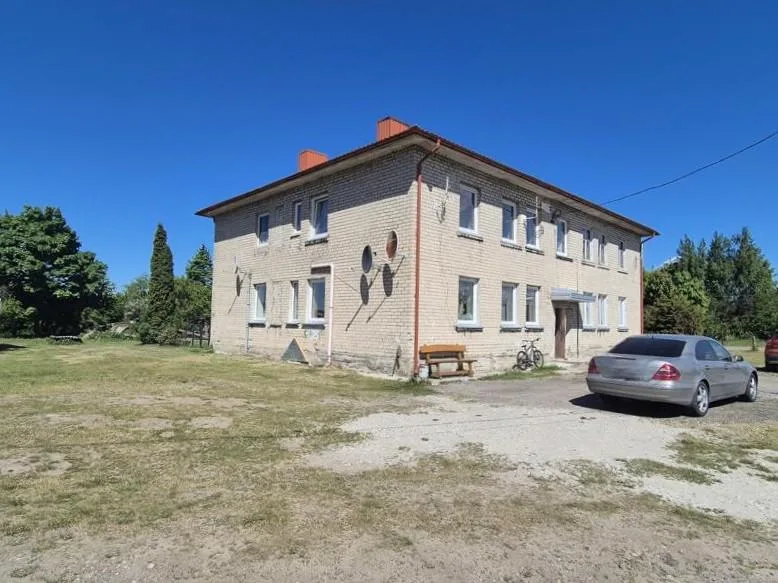 3 kambarių butas su ūkio pastato dalimi Gaidelių k., Šilutės r. sav.