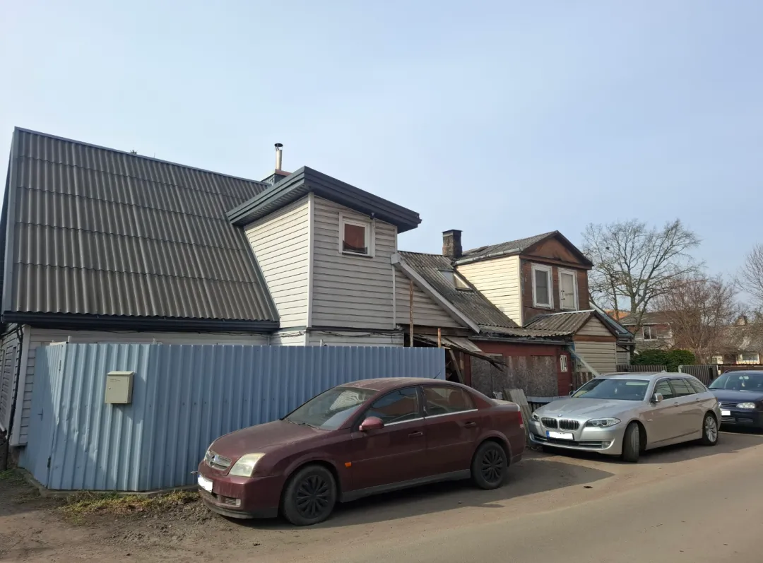 Butas su ūkiniais pastatais ir žemės sklypo dalimi Kaune, Virvių g. 14