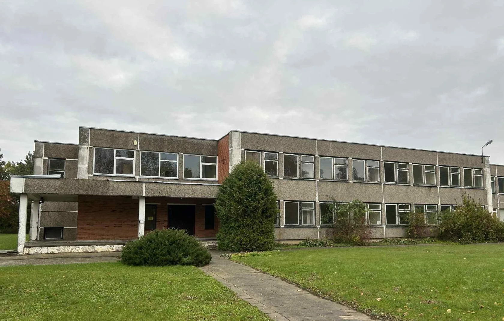 Mokyklos pastatas su 1,7582 ha žemės sklypu Verebiejų k., Liepų g. 2