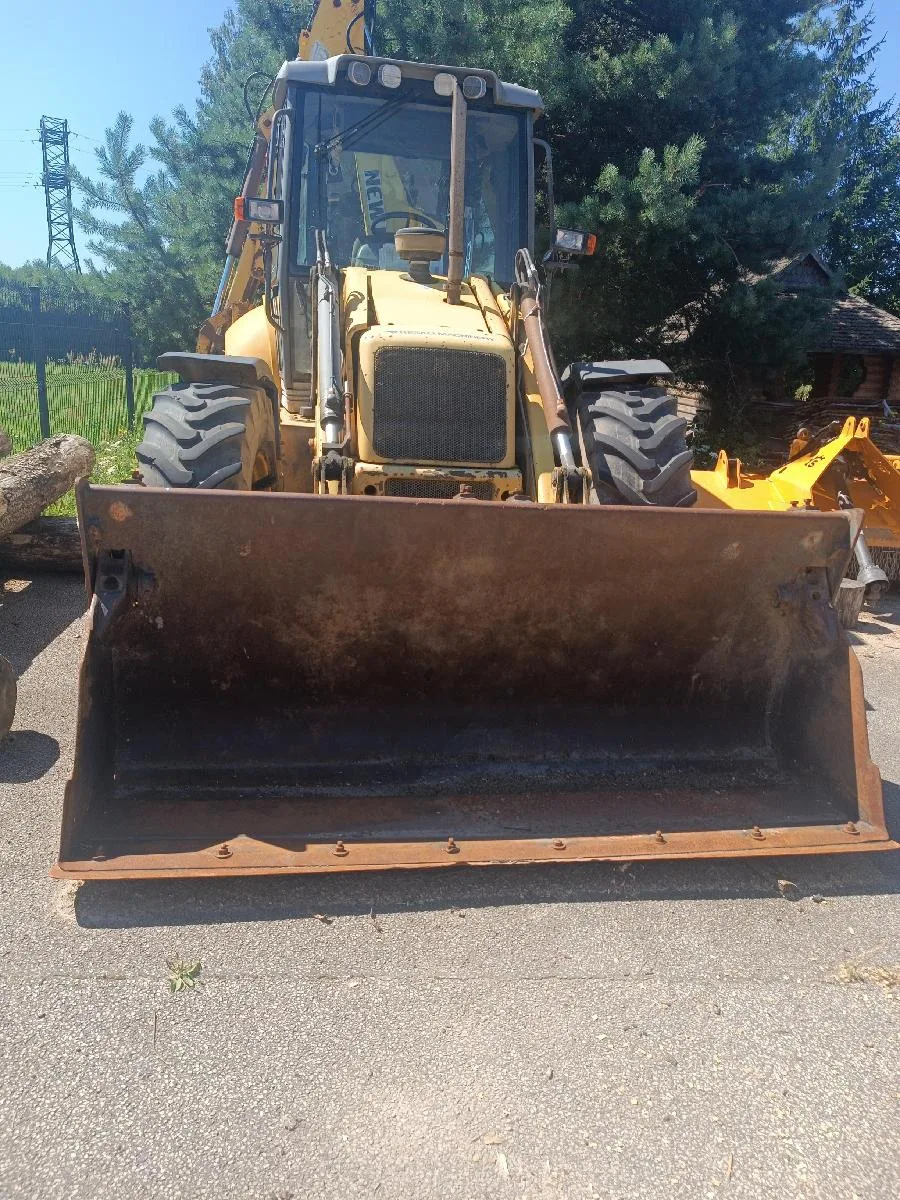 Parduodamas traktorius NEW HOLLAND LB 115