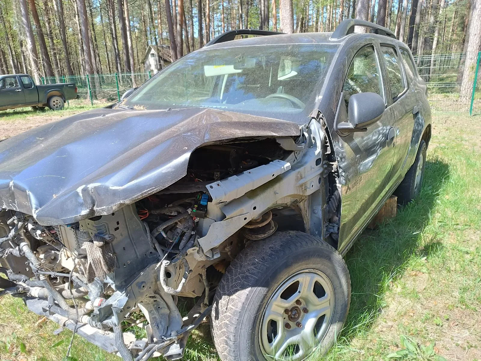 Avarijoje sudaužytas automobilis Dacia Duster, tinkamas dalims
