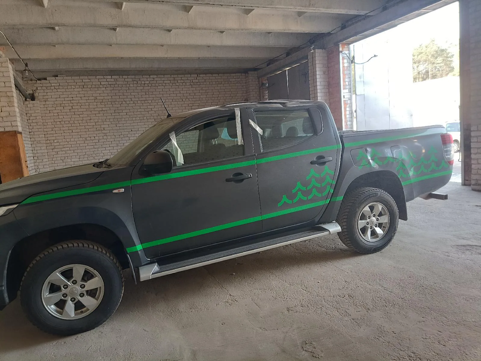 Mitsubishi L200 automobilis po eismo įvykio