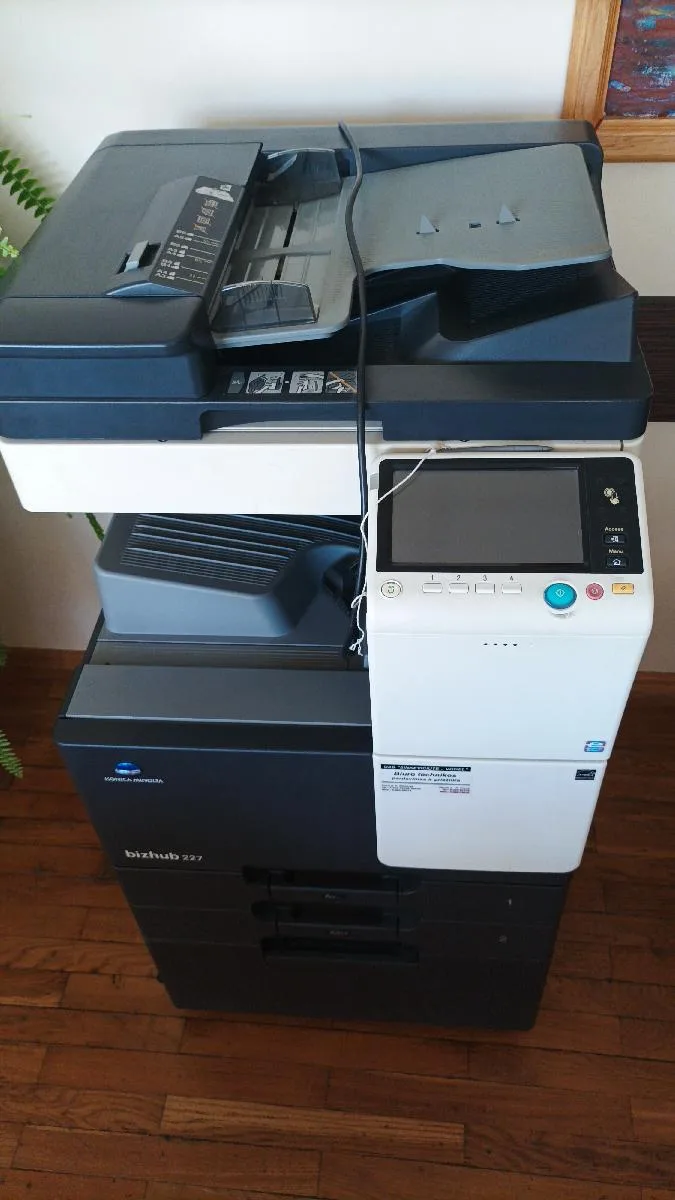 Parduodamas daugiafunkcis kopijuoklis Konica Minolta