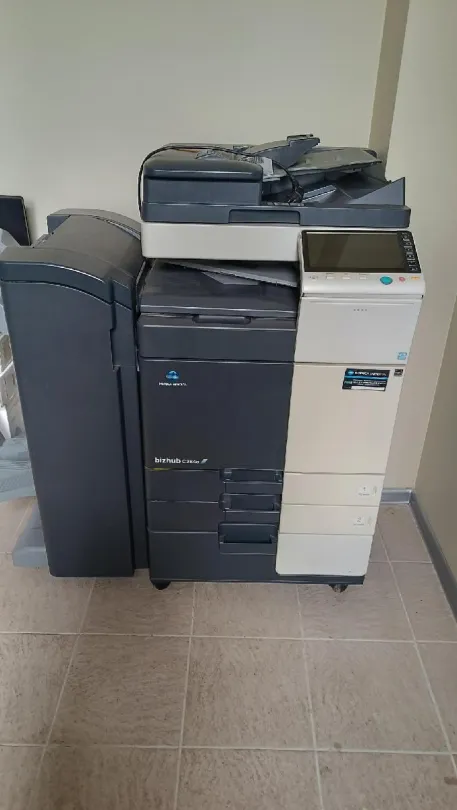 Spalvotas daugiafunkcis kopijavimo aparatas „Bizhub C284e“