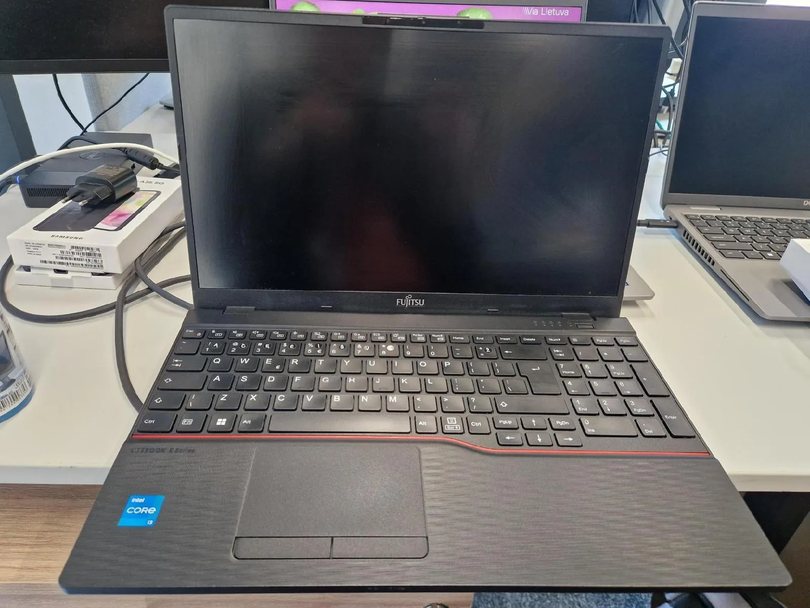 30 naudotų nešiojamųjų kompiuterių Fujitsu Lifebook E5513