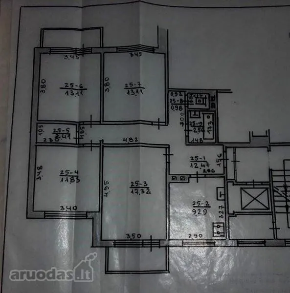2/3 dalys 4 kambarių buto su rūsiu Kaune, S. Žukausko g.