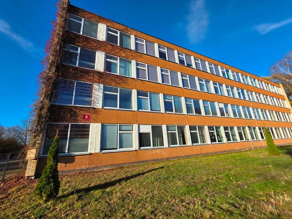 Mokslo paskirties pastatų, kitų statinių ir žemės sklypo kompleksas Marijampolėje, Parko g. 9