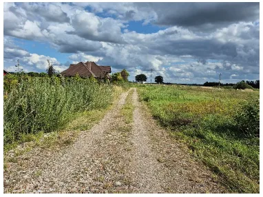 Parduodama 1/2 žemės sklypo dalis Tvarkiškių k., Vyšnių g. 24