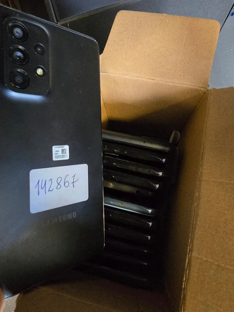 373 naudoti mobilieji telefonai