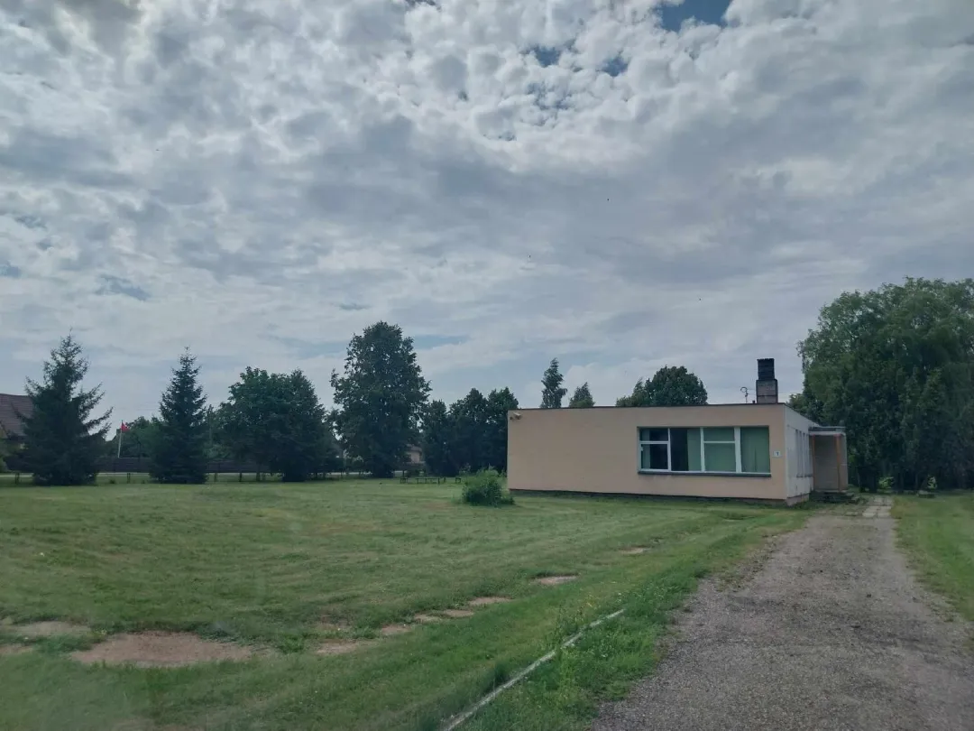 Mokyklos pastato, kiemo statinių ir žemės sklypo pardavimas Sūdavos k.
