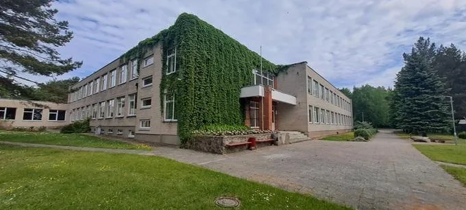 Pajevonio k. mokyklos komplekso su 3,43 ha žemės sklypu pardavimas