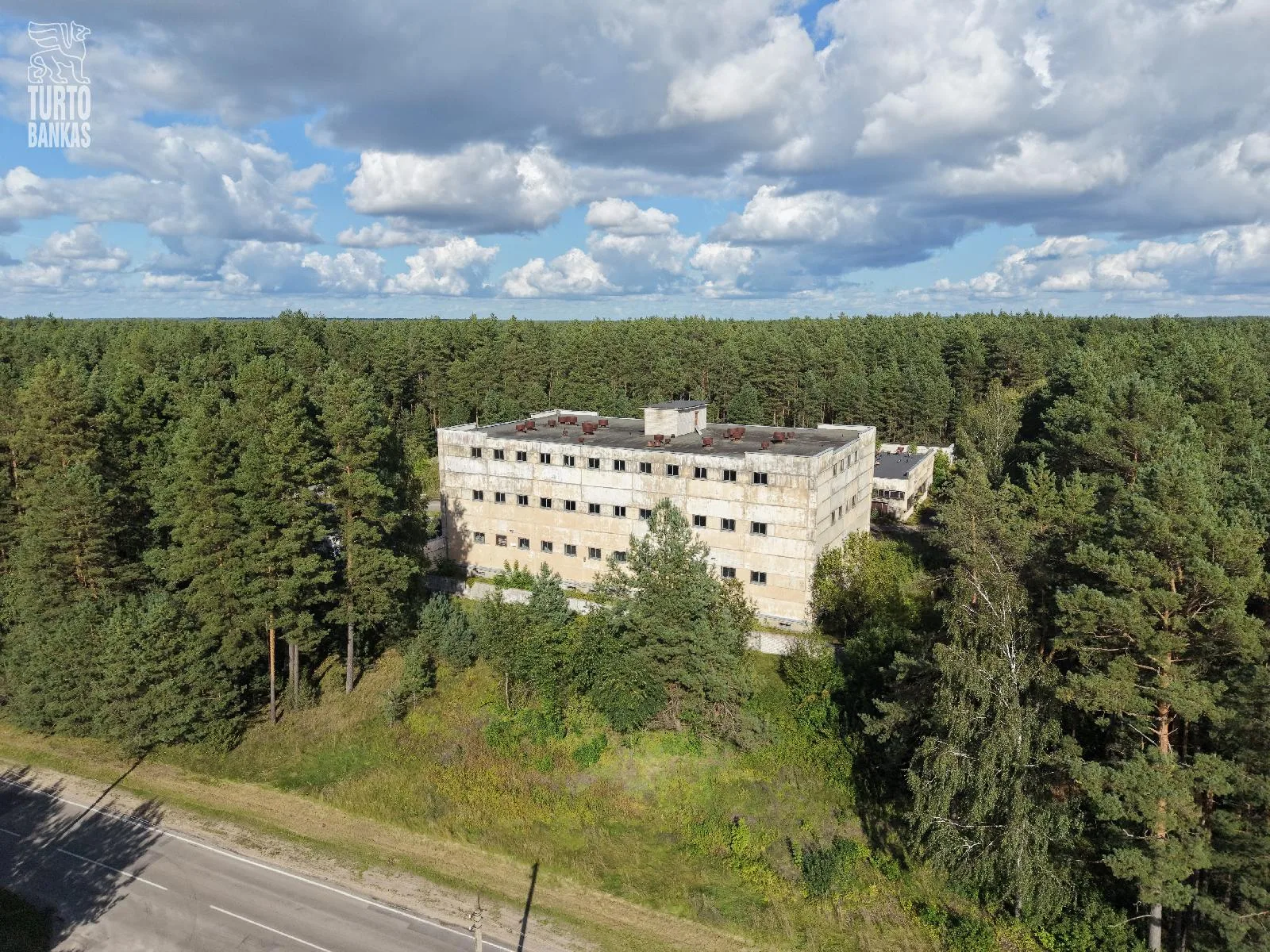 Nuomai siūlomi sandėliai ir administracinės patalpos Varėnoje, Pramonės g. 5