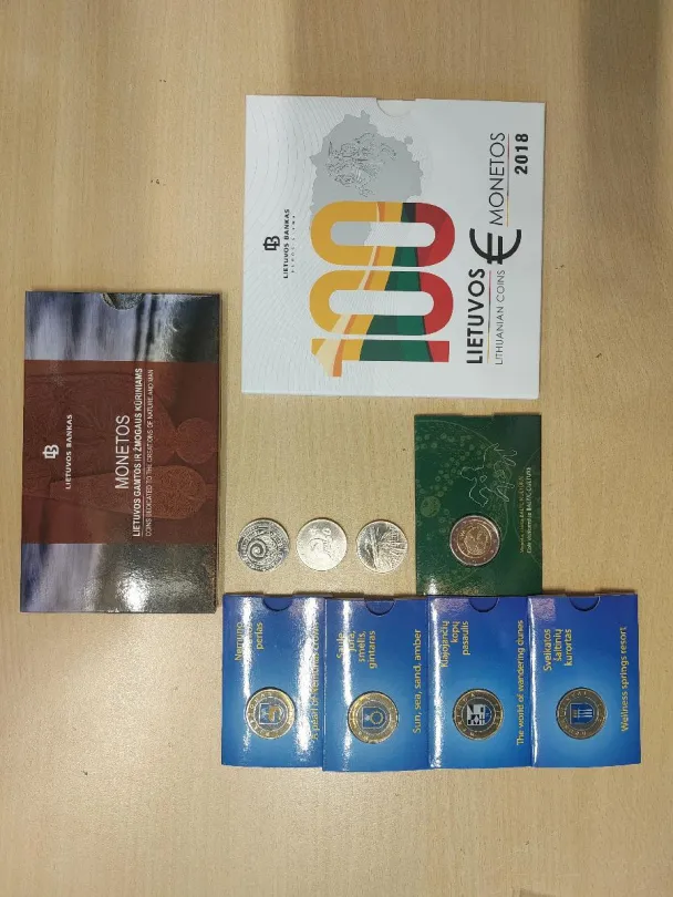 97 numizmatinių vertybių rinkinys