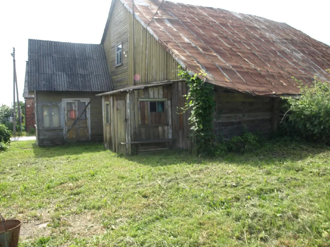 2/3 gyvenamojo namo ir žemės sklypo dalies pardavimas Gelvonų mstl.