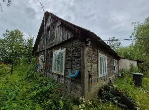 1/4 žemės sklypo, gyvenamojo namo ir ūkinių pastatų dalys