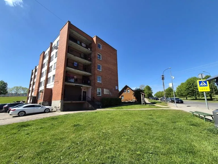 Parduodama 47/100 dalis 2 kambarių buto Plungėje, Birutės g.