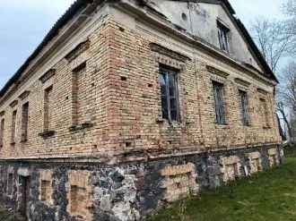 Parduodamas nekilnojamojo turto kompleksas su butu, ūkiniais pastatais ir žemės sklypų dalimis Paliepių k.