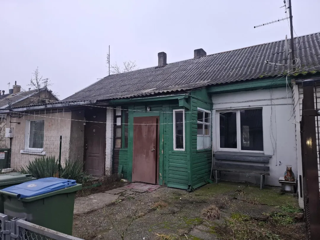 Parduodamas 2 kambarių butas su neįrengtos pastogės ir ūkinio pastato dalimis Kaune