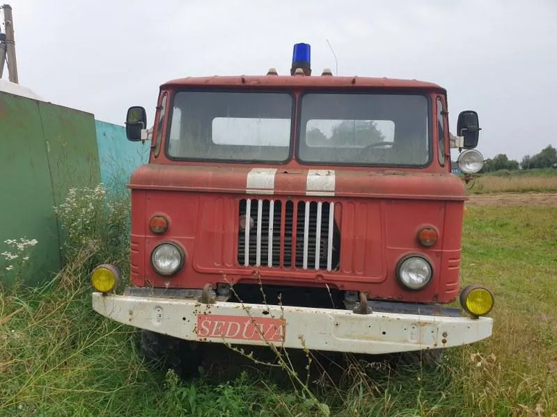 GAZ-66 gaisrinė su 2 m³ vandens talpa ir siurbliu